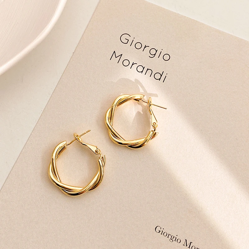2020 New Arrival Trendy Simple Metal Geometric Twist Hoop Earrings For Women Fashion Gold Color Metal Party Pendiente