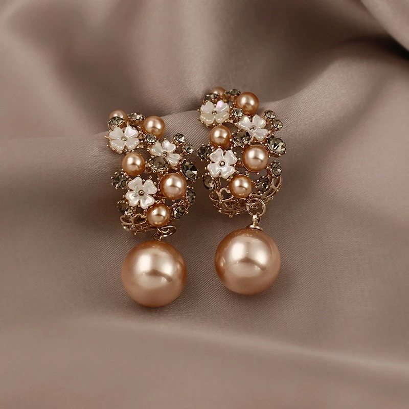 2021 New Contracted Temperament Hollow Metal Flowers  Drop Earrings Fashion Sweet Elegant Fine Pearl Women Earrings Jewelry