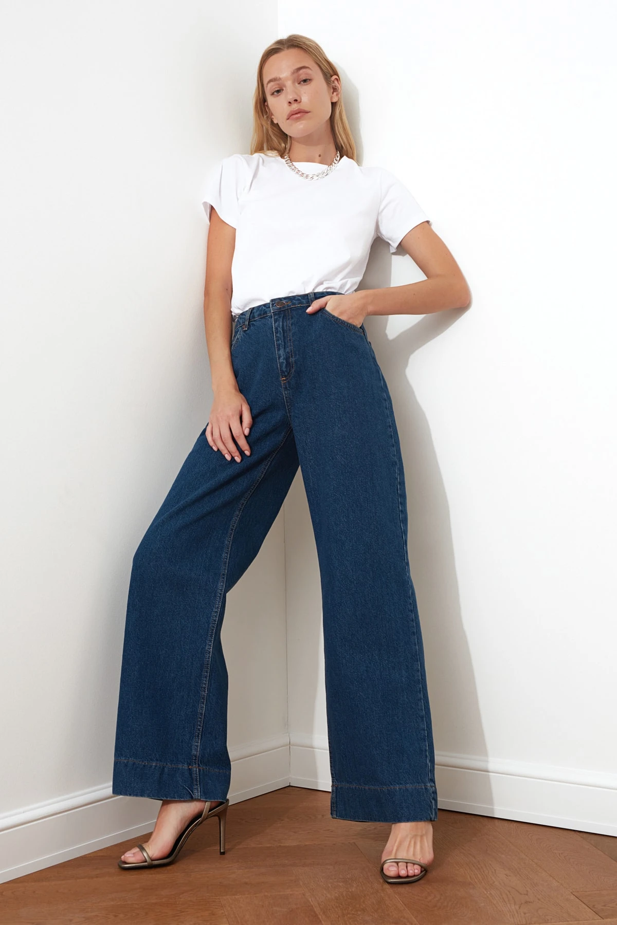 Trendyol Trotting Detailed High Bel Wide Leg Jeans TWOSS20JE0148 Wide Jeans Casual Denim Outerwear Blue Streetwear Vintage Pants