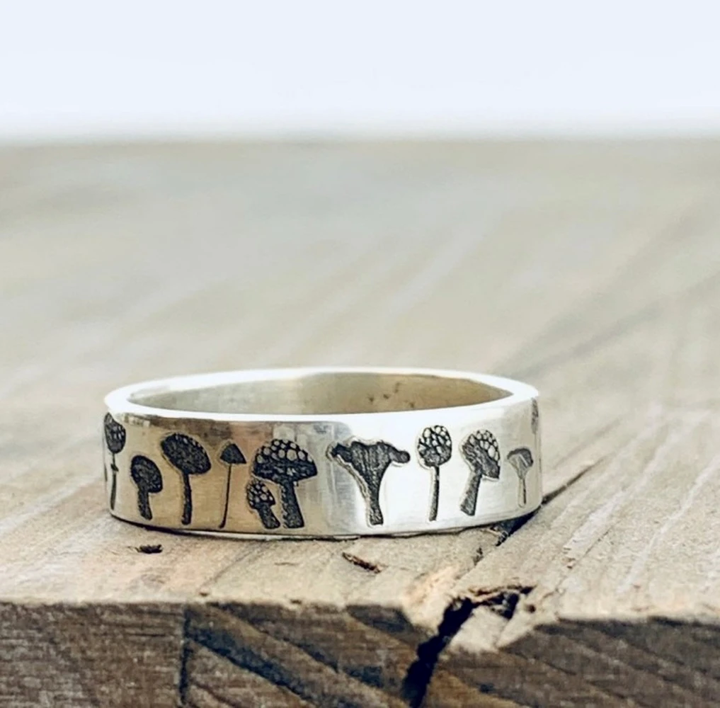 2021 New Vintage Mushroom Ring For Women Men Bohemian Delicate Handmade Carved Flower Ring Engagement Wedding Band Jewelry Gift