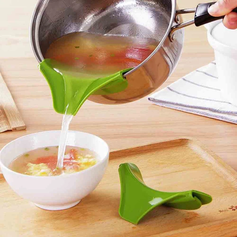 Creative Anti-spill Silicone Slip On Pour Soup Spout Funnel for Pots Pans and Bowls and Jars Kitchen Gadget Tools