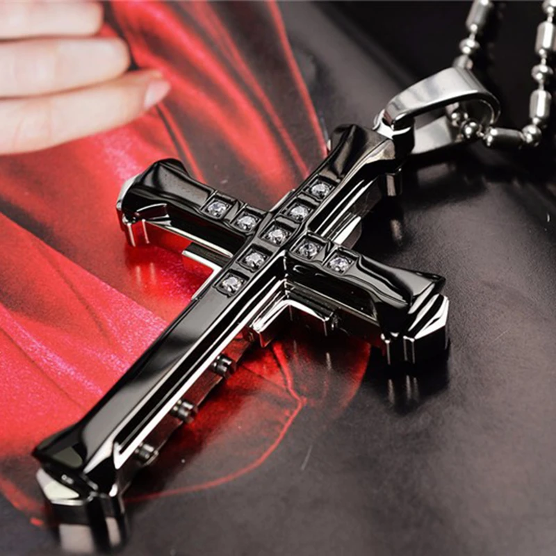 New Fashion Cross Necklace for Men Jesus Crystal Cross Pendant Necklace Black Silver Color Stainless Steel Necklace Jewelry