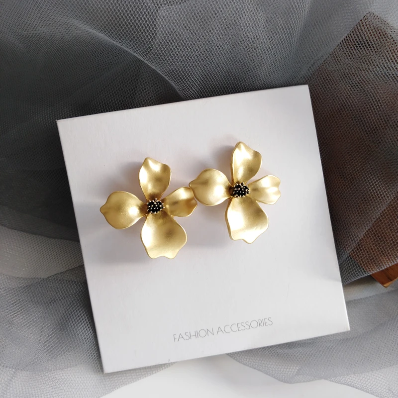 YANGLIUJIA2020 New Fashion Metal Retro Matte Gold Flower Exaggerated Personality Joker Earrings Female Jewelry Accessories Gifts