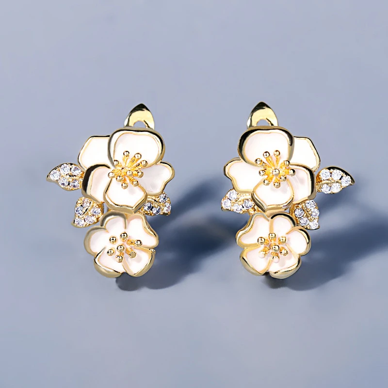 Elegant 925 Silver Lady Handmade Enamel Earring White Flower Temperament Lady Earring Golden Flower Lady Earrings Korean Earring