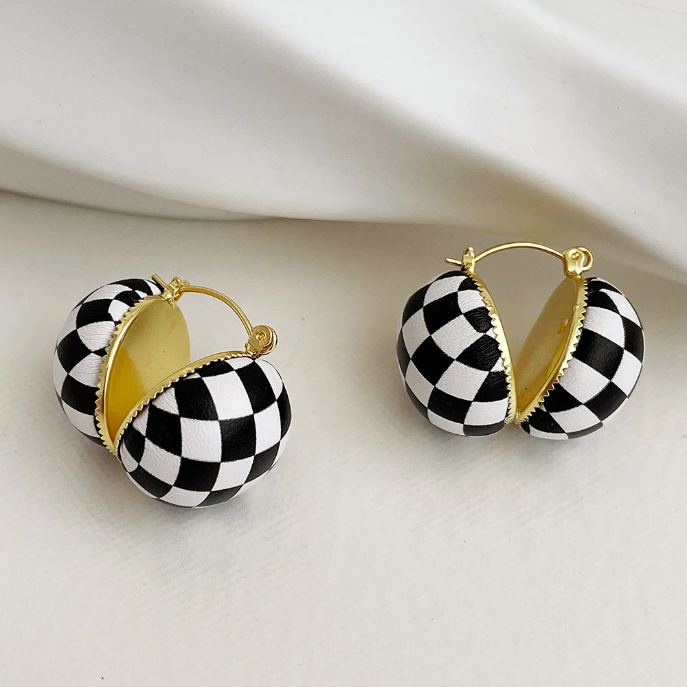 Korean Vintage Fashion Designer Earrings For Women 2021 New Jewelry White Black Button Lattice pendientes