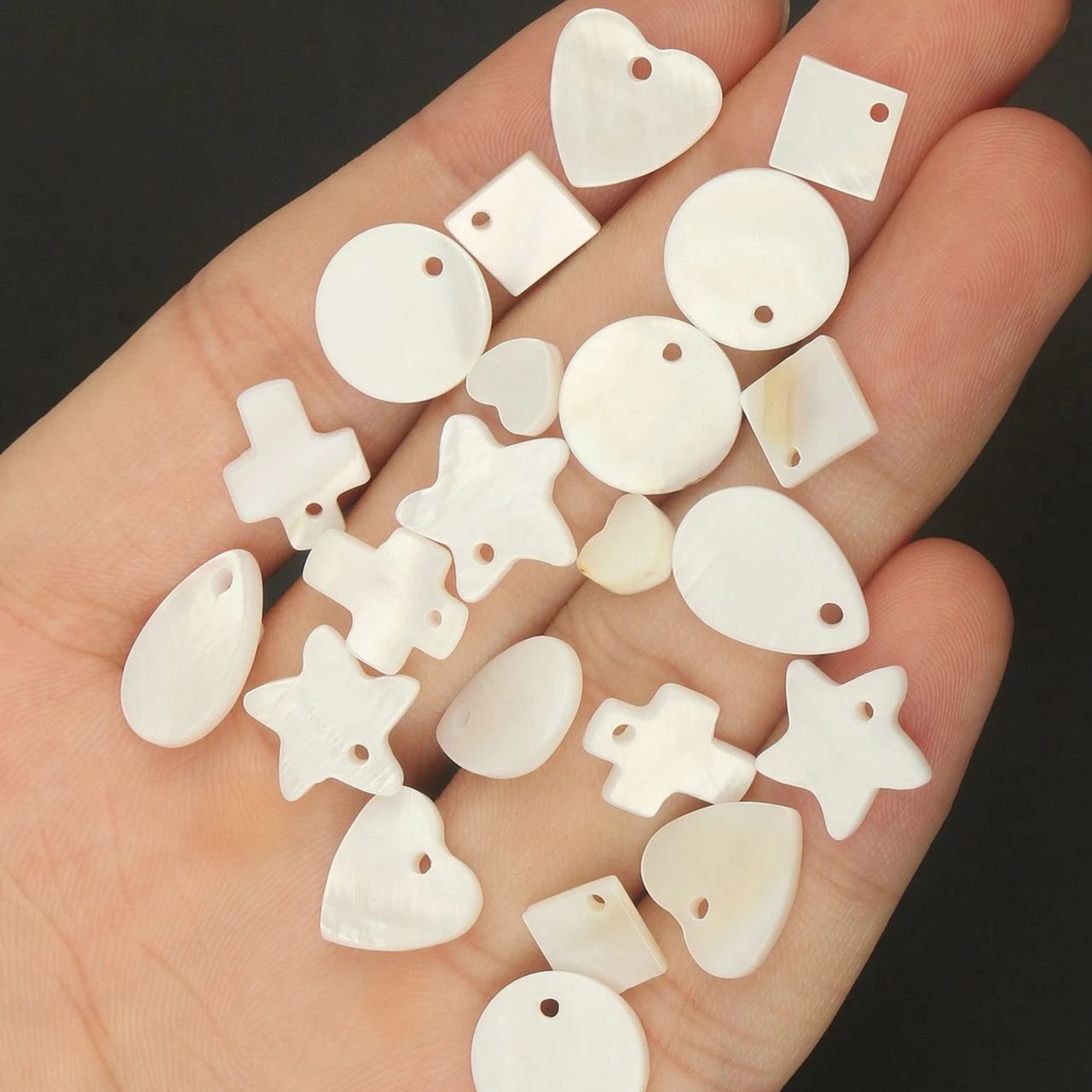 30pcs/lot Natural White Mother Of Pearl Shell Beads Loose round heart star Shell Chip Charms beads For Bracelet Jewelry Making