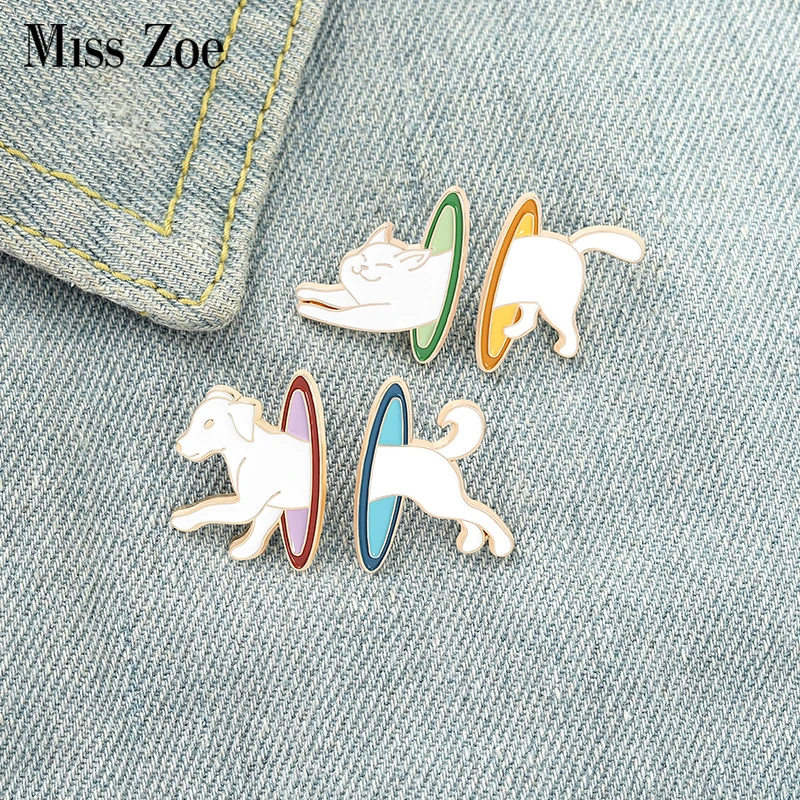 2pcs/set Planet Jump Enamel Pin Custom Dog Cat Brooch Bag Clothes Lapel Pin Badge Cartoon Animal Jewelry Gift for Kids Friends