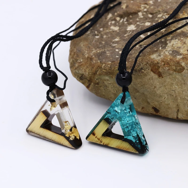 Fashionable Men and Women Necklace Vintage Wood Resin Triangle Pendant Necklace Weave Rope Chain Adjustable Short Necklace