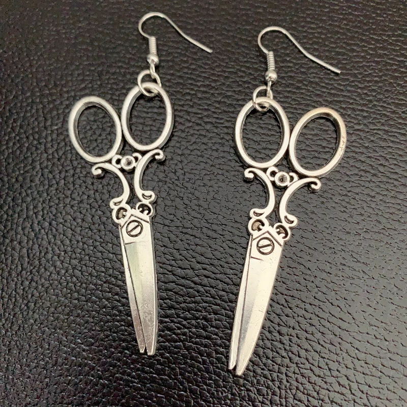 1 pair of modern earrings handmade by new fashion designers, punk-style scissors earrings, women's earrings.