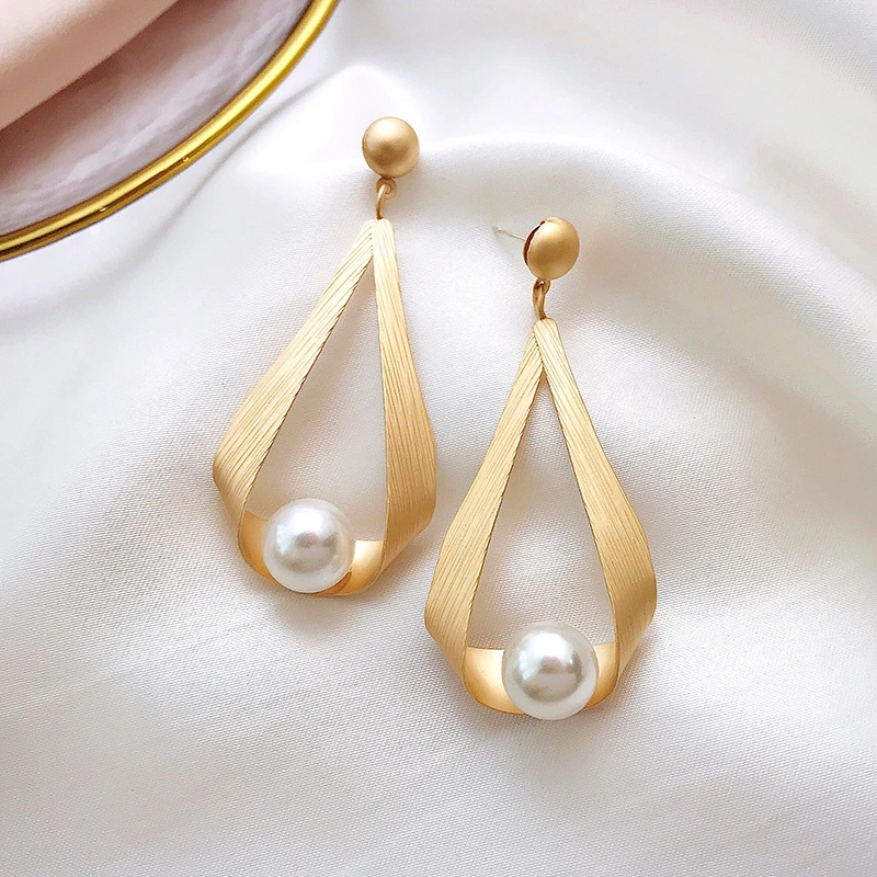 Trendy Crystal Round Pendant Drop Earrings For Women Fashion Pearl Charm Statement Jewelry Wedding Earrings Female 2021