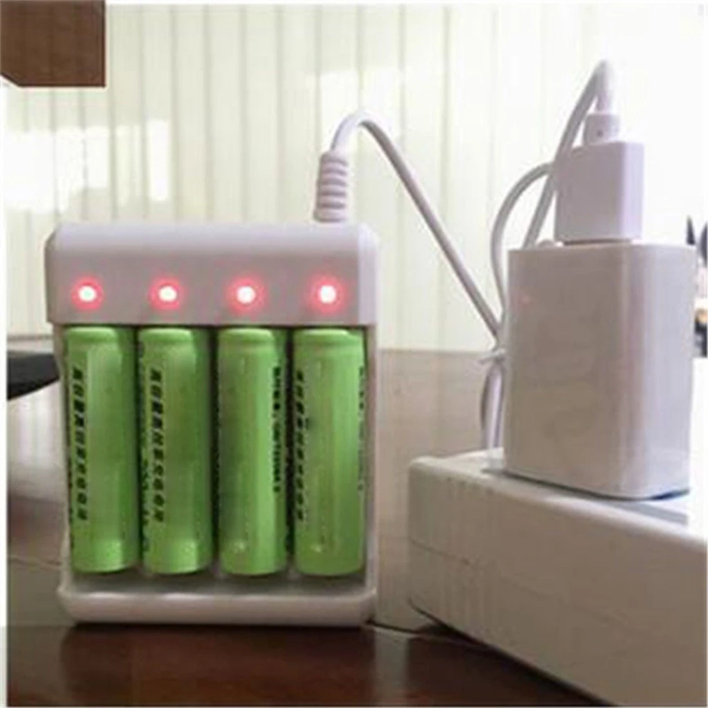USB Output 4 Slots Fast Charging Battery Charger Short Circuit Protection AAA /AA Rechargeable Battery Charging Station