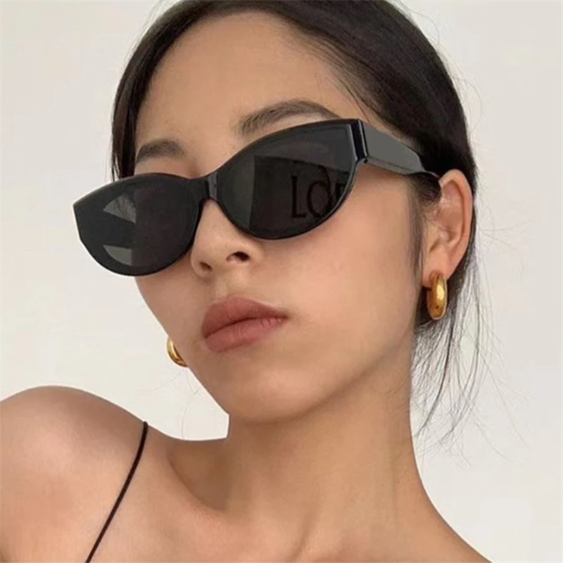 The New Retro Oval Frame Sunglasses Personality Catwalk Small Frame Sunglasses Glasses Men's/Women's Universal UV400 Eyewear