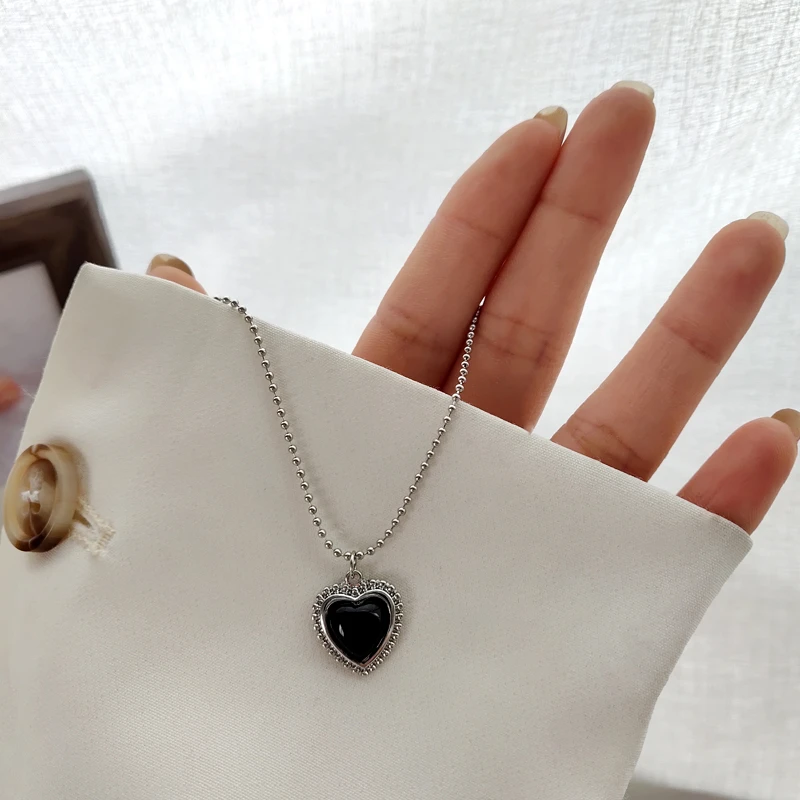 Modern Jewelry Heart Pendant Necklace 2021 New Design Vintage Temperament Chain Necklace For Women Gifts