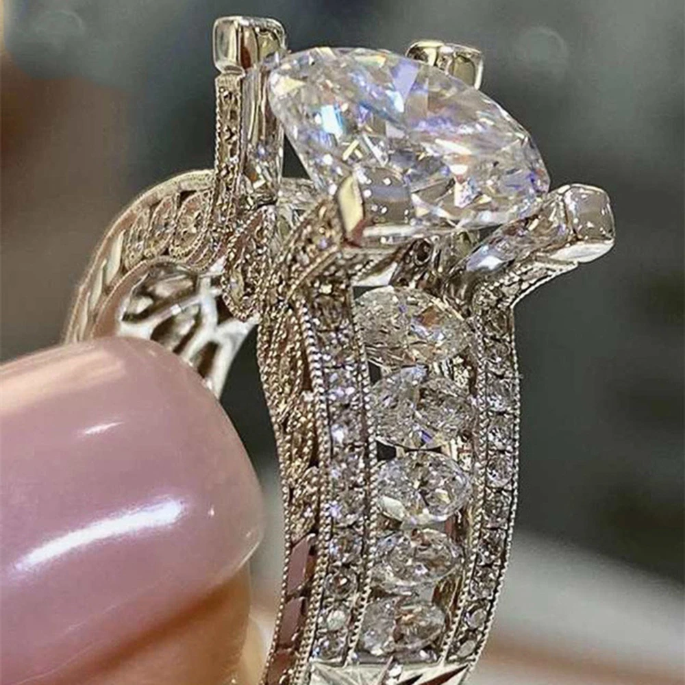 Huitan Gorgeous Big Cubic Zircon Rings for Women Fine Wedding Anniversary Gift Noble Female Party Ring Brilliant Fashion Jewelry