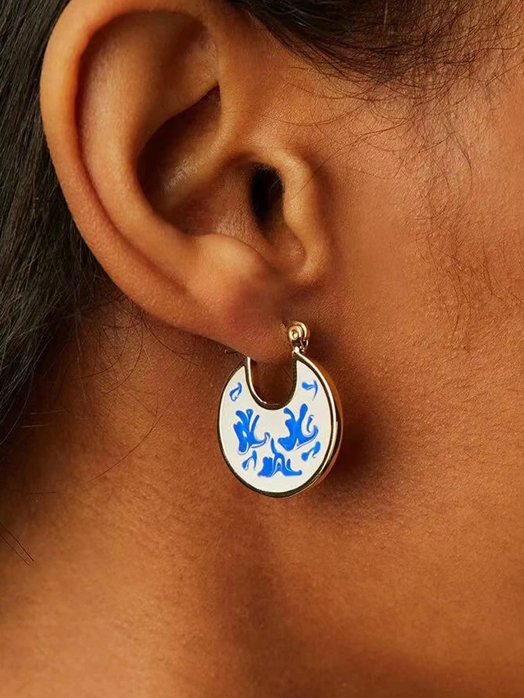 2021 New Arrival Women Fashion Unique Blue And White Porcelain Enamel Small Hoop Earrings Statement Earring