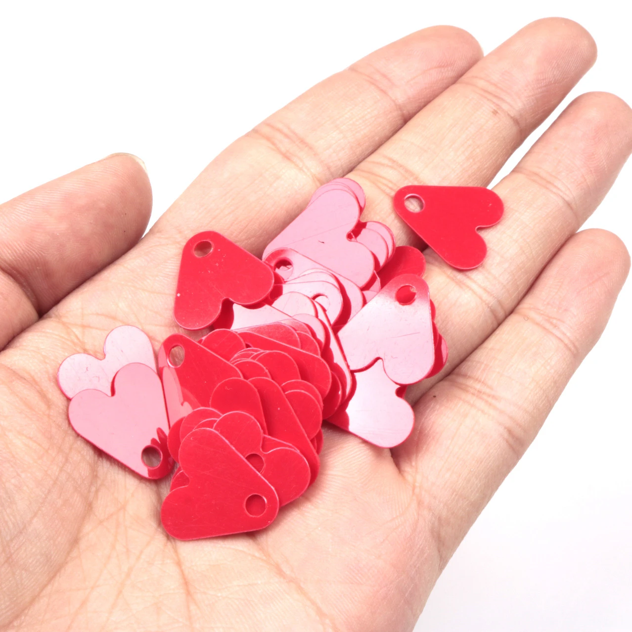 100Pcs Plastic Red Heart Shape Sequin Accessory 15/17/21mm For Bait Spoon Fishing Lure Hook Tail DIY Fishing Lure Accessories