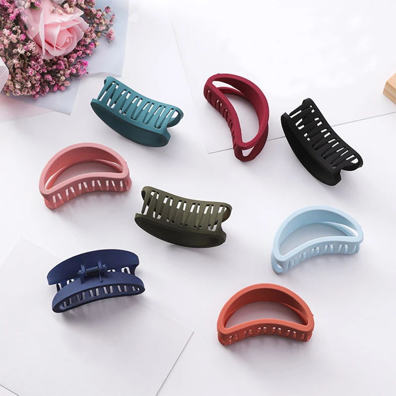 Dull Polish Hollow Out Acrylic Hair Claw Hairpin Simple Bath Hair Clips Candy Sweet Girls  Hair Crab Hair Accessories Small size