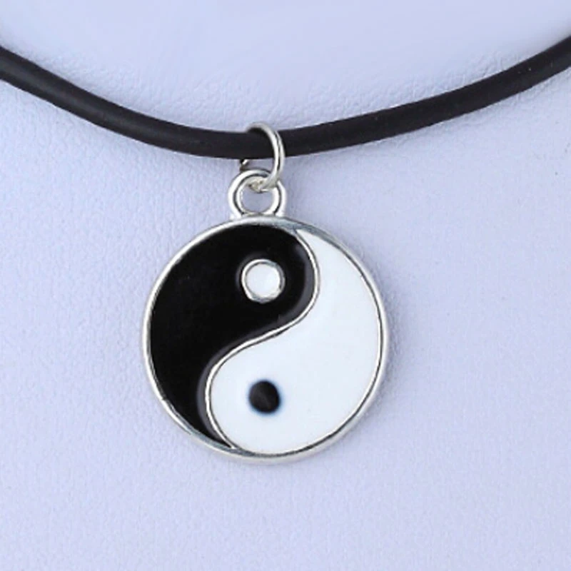 Fashion Necklaces Black and White Yin Yang Pendant for Couples Lover Friendship Unisex Jewelry Gifts
