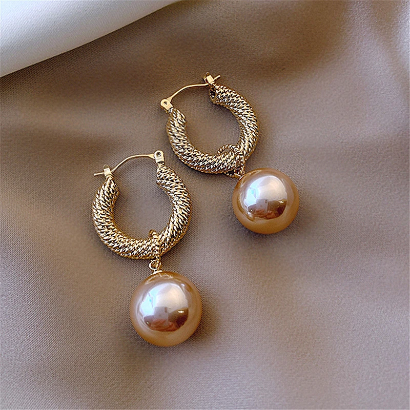 2020 New Arrival Dominated Fashion Fine Pearl Drop Earrings Contracted Senior Geometric Metal Temperament Women Earrings Jewelry