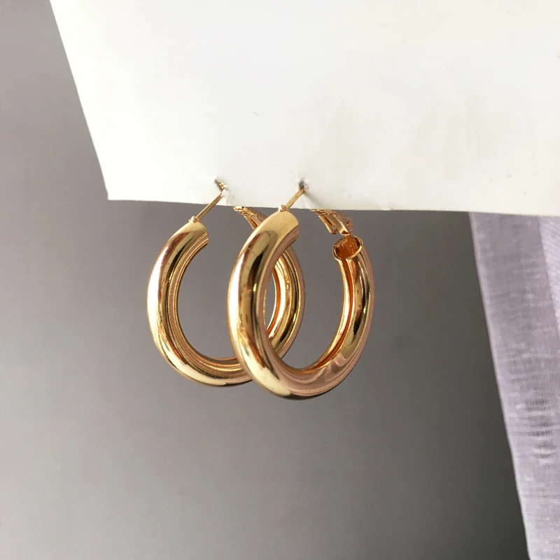 Fashion Jewelry Hoop Earrings Hot Selling Classic Design Metal With Shiny Golden Plating Women Earrings Modern Jewelry Gifts