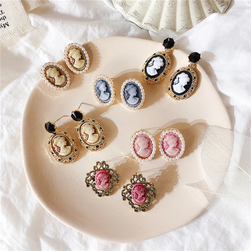 6 Style Vintage Look Antique Lady Queen Relief Oval Acrylic Earring Push Back Stud Fashion Jewelry for Women Cameo Earrings