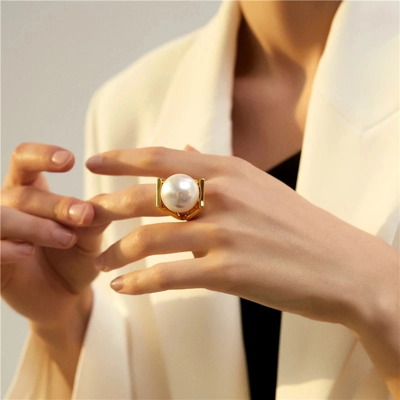 HUANZHI Big Imitation Pearls  Gold Color Metal Hollow Exaggeration Design Finger Advanced sense Rings for Women Girls Party Gift