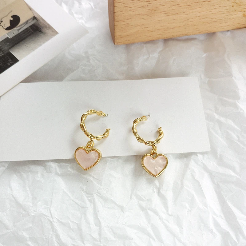 Fashion jewelry French S925 needle pink heart earrings ladies heart C word earrings metal golden twist Stud Earrings gifts