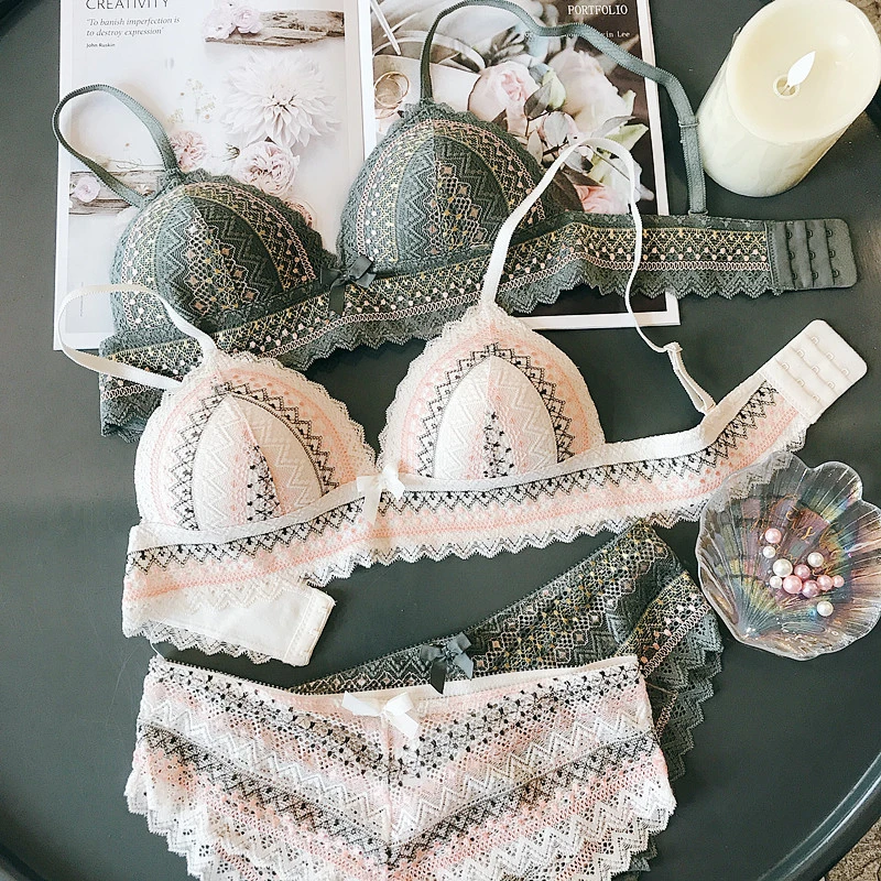 Cup triangle wire free sexy sleepwear retro embroidery contrast color women bra and panty set lace thin cup underwear lingerie