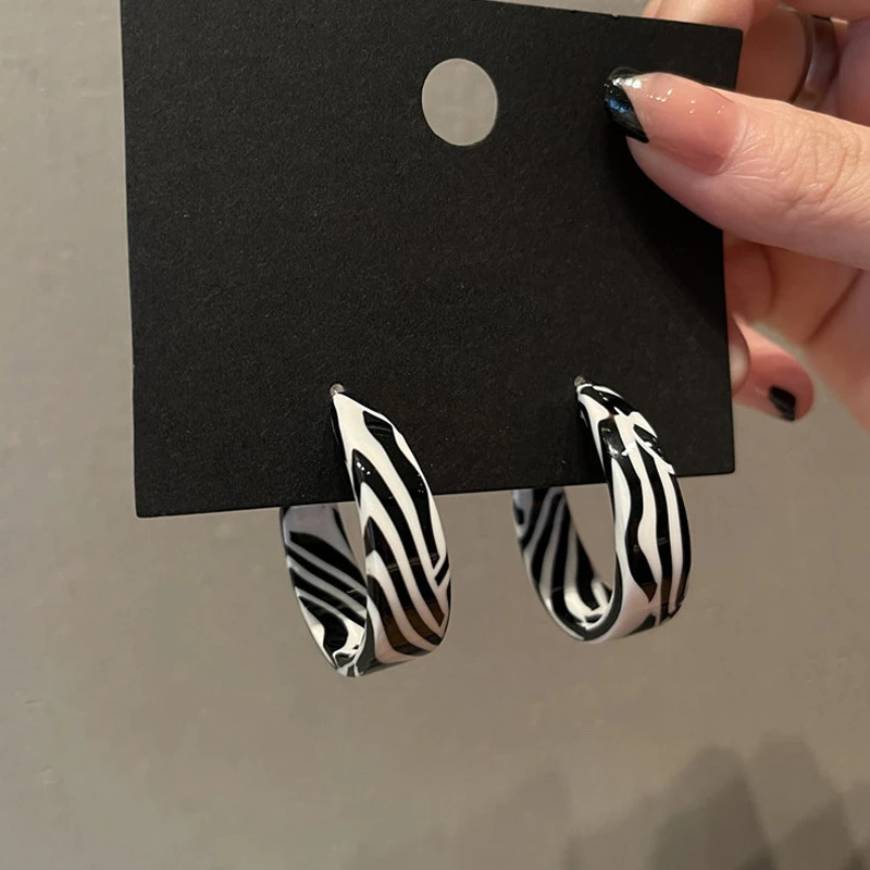 New Korea Zebra Stripes Geometric C-shaped Hoop Earring Retro Trendy Resin Acrylic Stud Earrings For Women Party Jewelry Gifts