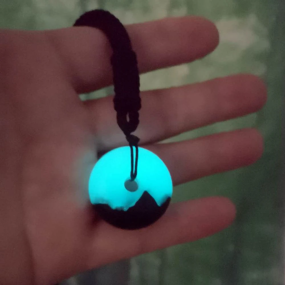 Luminous and shiny resin material retro handmade jewelry men's and women's necklace pendant wholesale