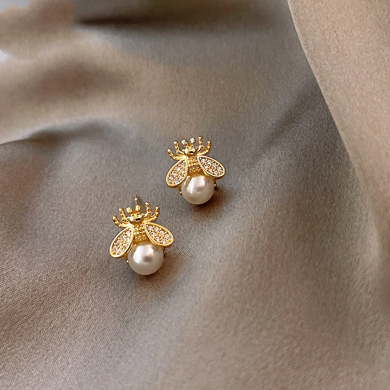 Korean New Exquisite Honey Bee Pearl Earrings Fashion Temperament Versatile Small Earrings Elegant Ladies Jewelry 2021 New