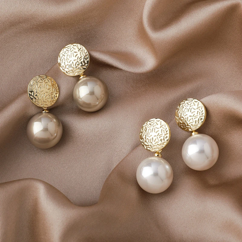 2020 Korean New Temperament Metal Champagne Pearl Earrings Fashion Simple Versatile Earrings Female Jewelry