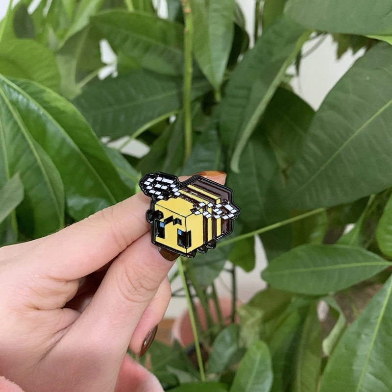 Novelty Creative Animal Bee / PIG Enamel Pin Lapel Pins Badge Brooch
