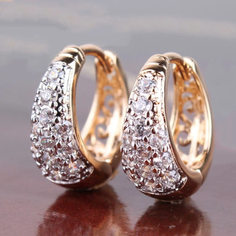 2021 New Round Gold-plated Inlaid Crystal Zircon Metal Geometric Fashion Ladies Earrings Wedding Exquisite Jewelry