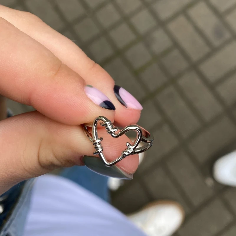 2021 Punk Ancient Hollow Heart Ring Chain Thorns Entanglement Rings Love Women Girls Wedding Hip-hop Jewelry Party Gift