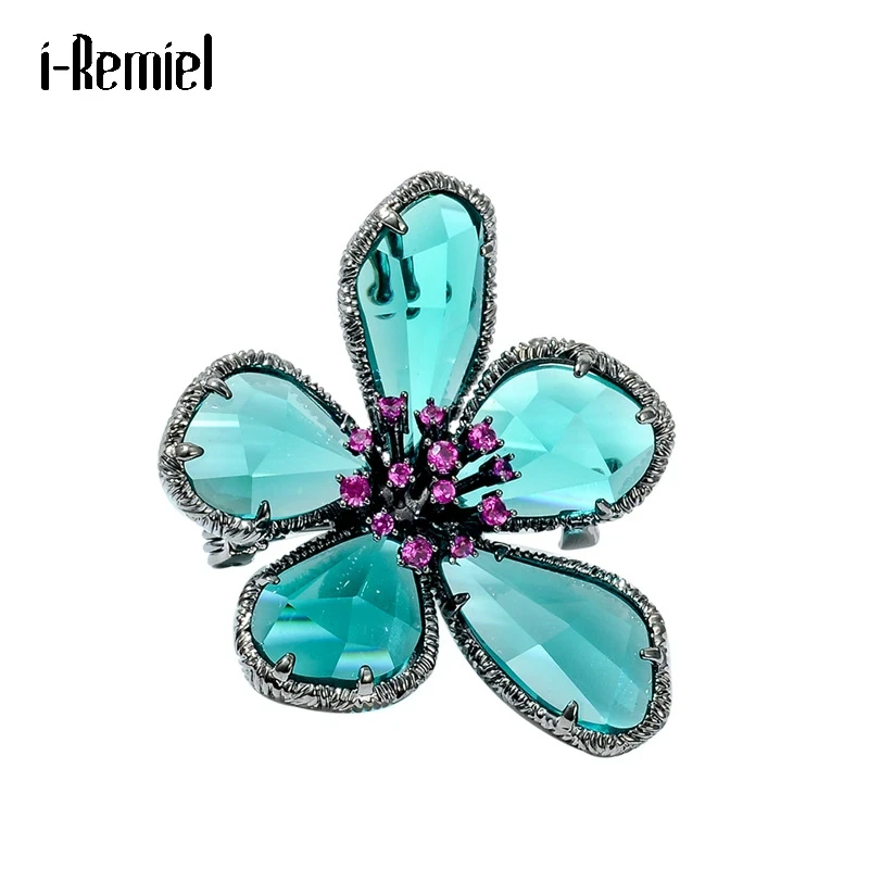 Fashion Elegant Flower Brooches for Women New Floral Crystal Luxury Jewelry Sweater Buckle Coat Pins Accessories Christmas Gifts