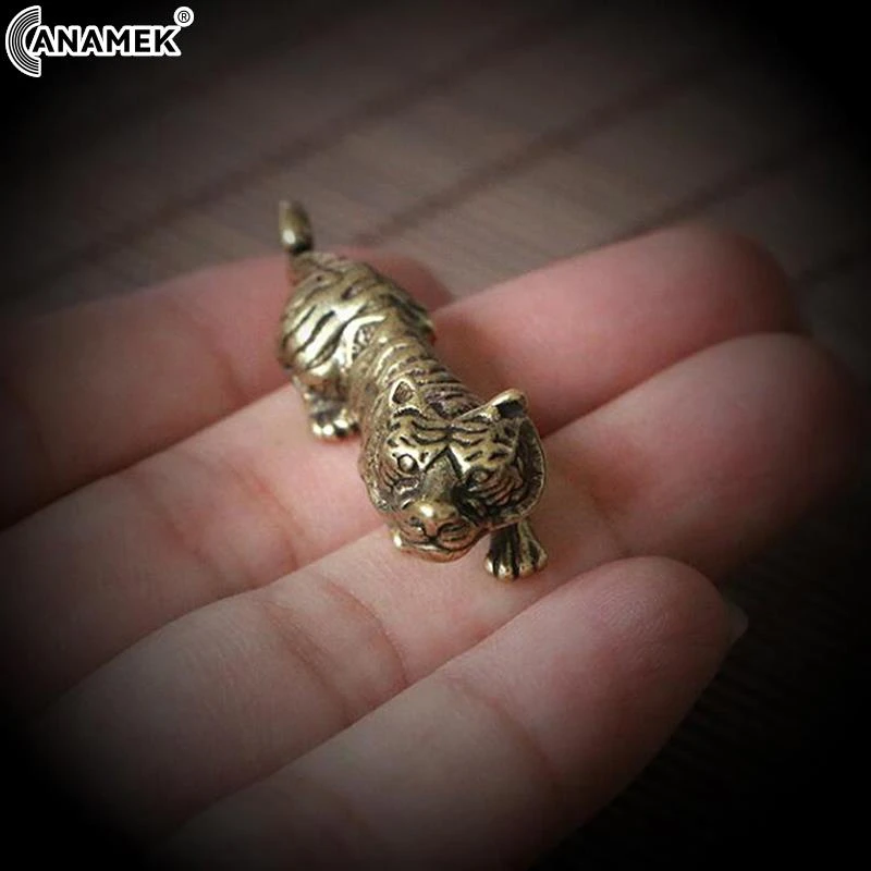 1pc Copper Tiger Small Ornaments Retro Brass Chinese Zodiac Animal Tiger Statue Figurines Keychains Pendants Antique Home Decor