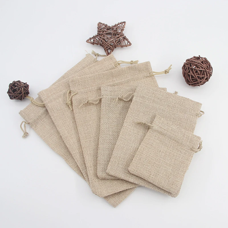 50pcs/lot Natural Burlap Linen Jute Drawstring Gift Bags Sacks Party Favors Packaging Bag Wedding Candy Gift Bags Party Supplies