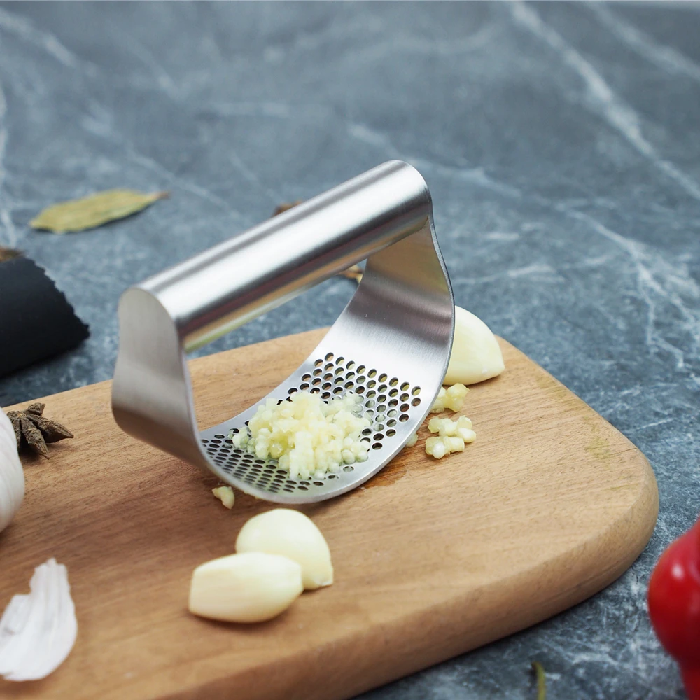 Multi-function Manual Garlic Presser Curved Garlic Grinding Slicer Chopper Stainless Steel Garlic Presses Cooking Gadgets Tool