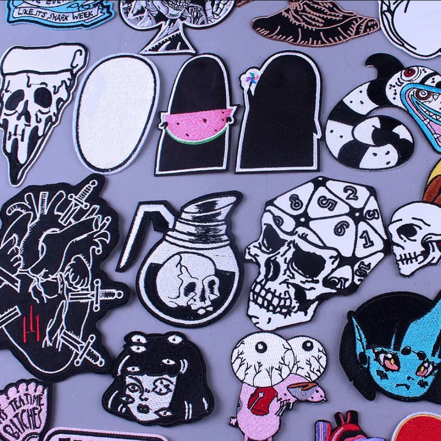 Japan Anime Cartoon Patches On Clothes Skull Heart Iron on Embroidered Patches For Clothing DIY Hippie Stripe Applique Badge diy